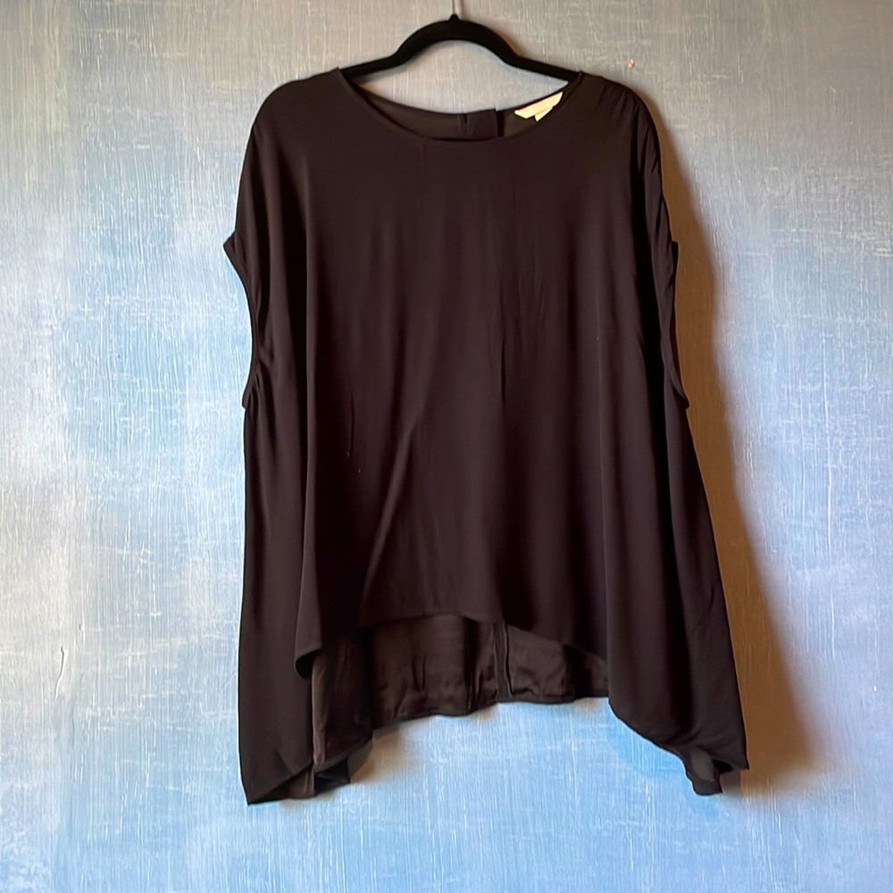 Black cap sleeve top